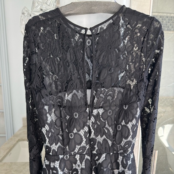 Issue New York Lace Midi Dress Black/White - Picture 6 of 13